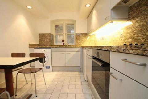 2 bedroom property to rent - Mill Street, London
