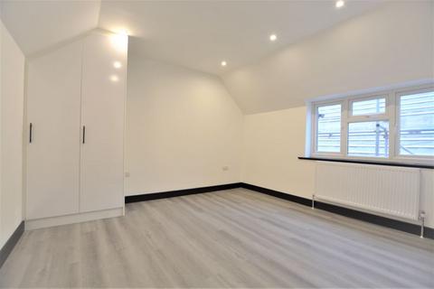 2 bedroom terraced house to rent, High Street, High Wycombe