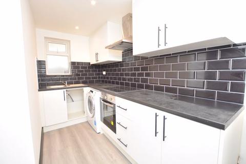 2 bedroom terraced house to rent, High Street, High Wycombe