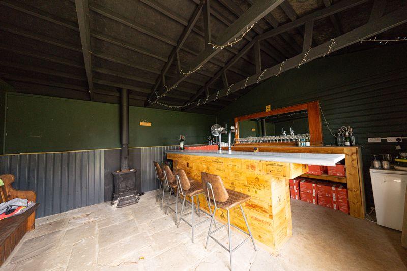 Oakfield Arms Pub