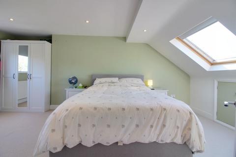 4 bedroom house for sale - Lime Tree Walk, Enfield