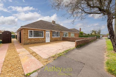 3 bedroom semi-detached bungalow for sale - Linacre Avenue, Sprowston, Norwich