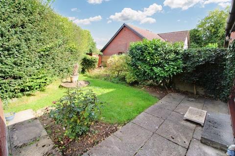 2 bedroom semi-detached bungalow for sale, Holmer Place, Holmer Green HP15