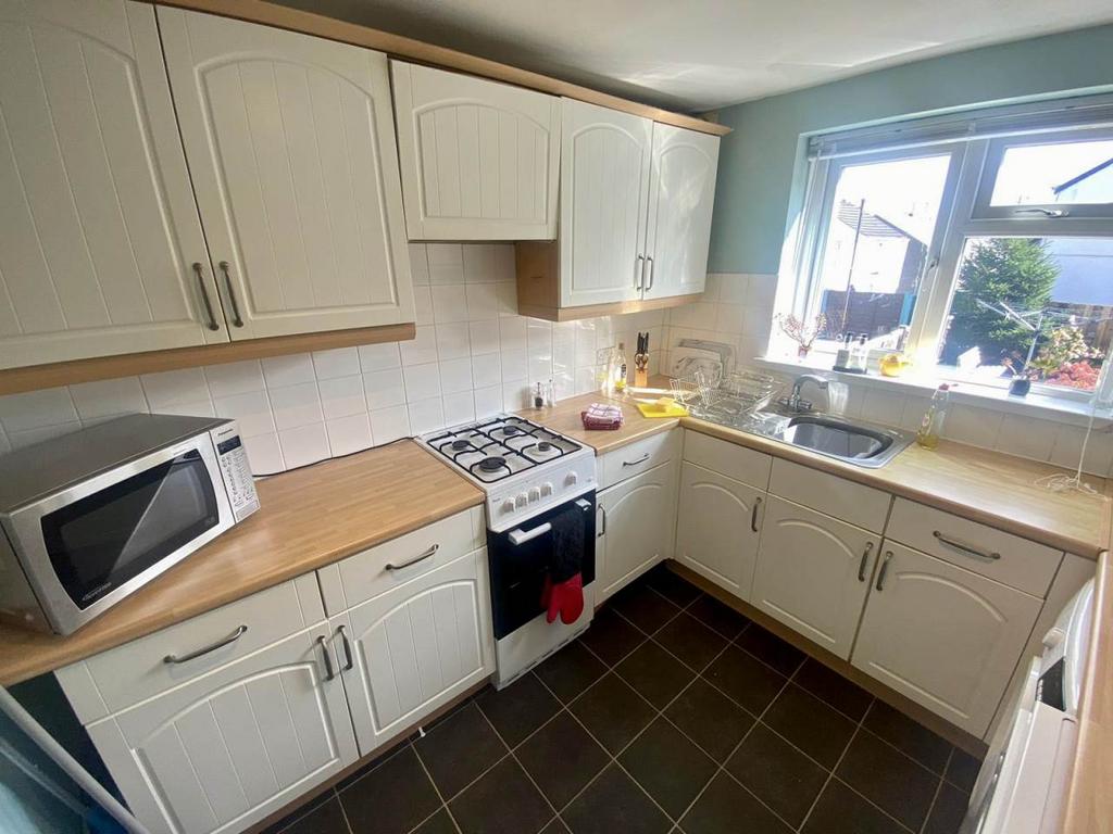 Woodville Road, Mumbles, Swansea 2 bed house to rent £1,200 pcm (£277 pw)