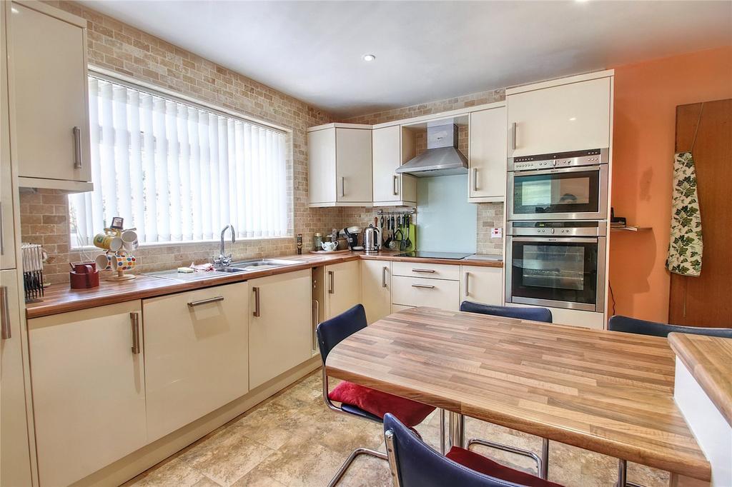 Spring Gardens Road, Chappel, Colchester, Essex, CO6 4 bed detached