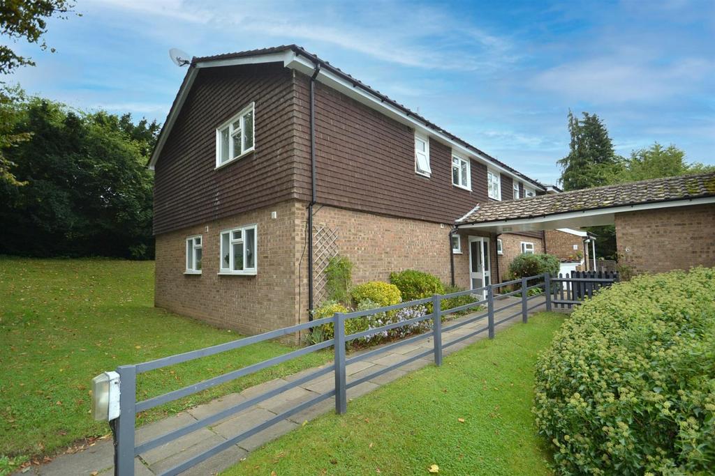 Thelusson Court, Woodfield Road, Radlett 2 bed apartment to rent £