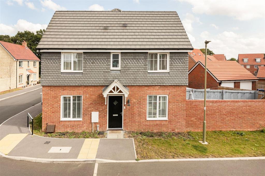 Cormorant Close 3 bed semidetached house for sale £375,000