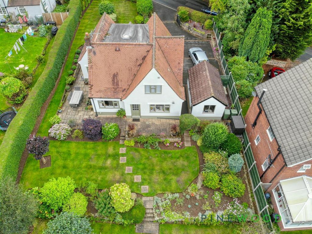 Longedge Lane, Chesterfield S42 3 bed detached house for sale £595,000