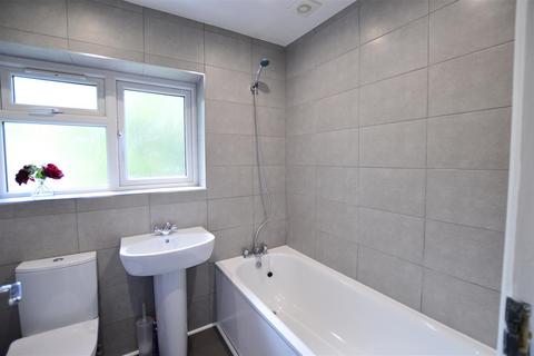 2 bedroom end of terrace house to rent - Calbroke Road, Slough