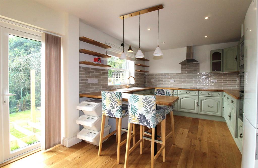 Laburnum Grove, Dartington, Totnes 2 bed bungalow to rent £1,195 pcm