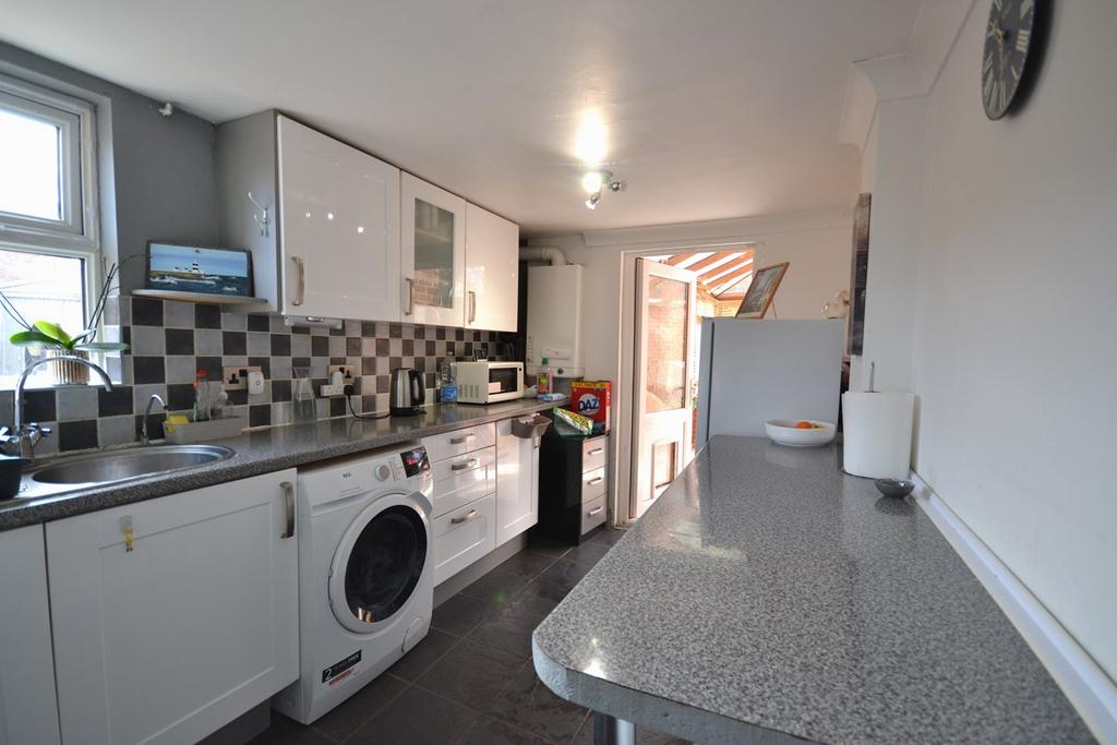 Jarvis Road, King's Lynn PE30 3 bed semidetached house for sale £199,995