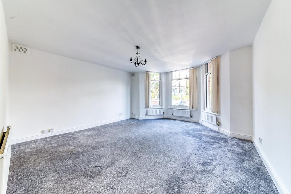 Warminster Road, London, SE25 2 bed apartment for sale £310,000