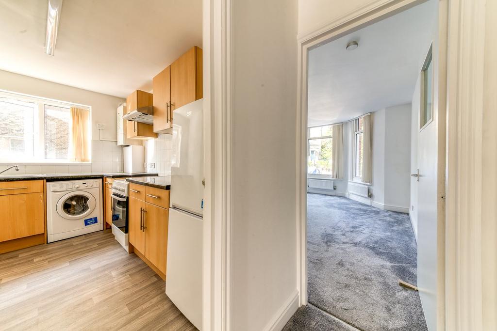Warminster Road, London, SE25 2 bed apartment for sale £310,000