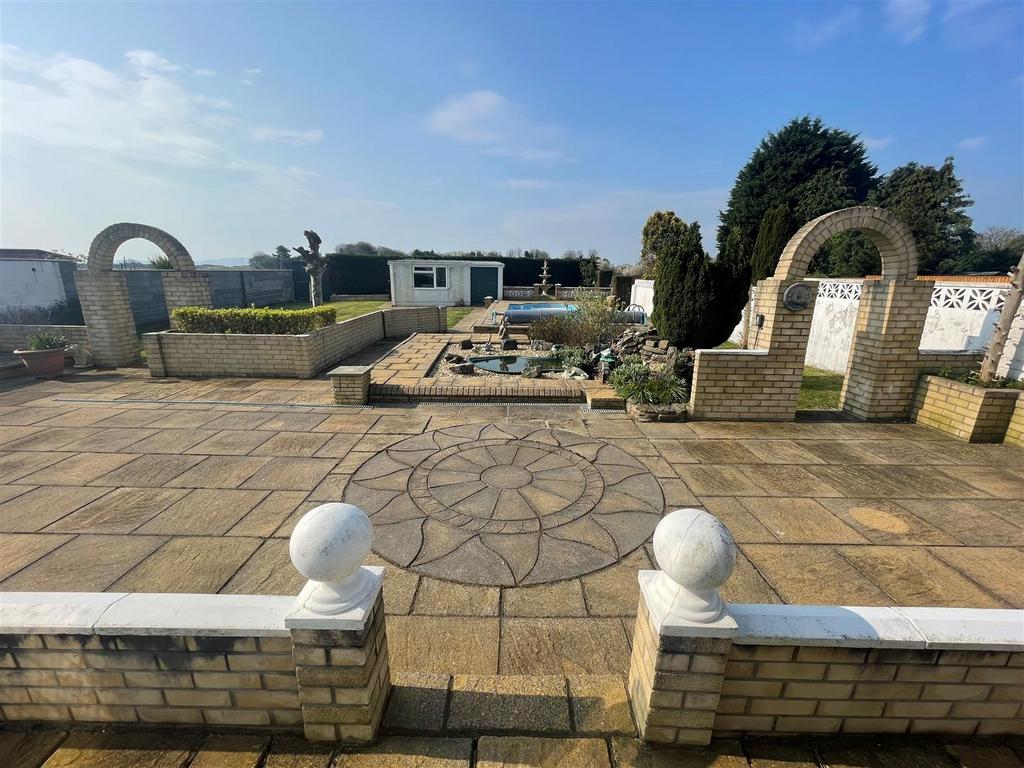 Ashburnham Road, Pembrey, Burry Port 4 bed semidetached house for sale £220,000