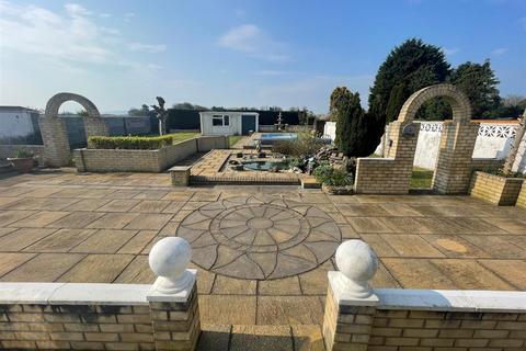 104 Ashburnham Road, Pembrey, Burry Port, SA16 0TL
