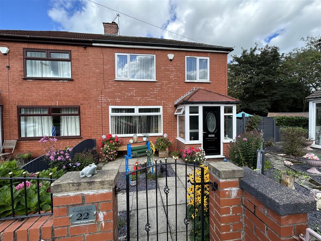 Rosedale Close, Derker, Oldham 3 bed semidetached house for sale £