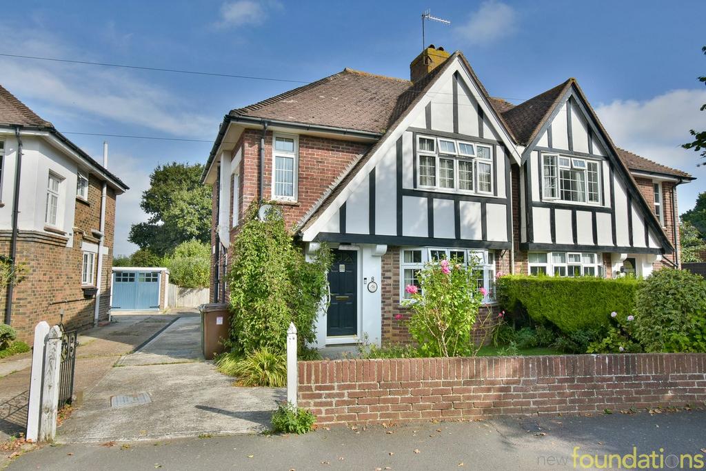 Glenleigh Park Road, BexhillonSea... 3 bed semidetached house for