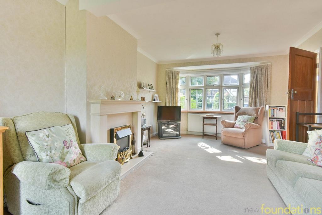 Glenleigh Park Road, BexhillonSea... 3 bed semidetached house for