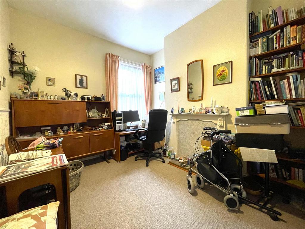 Carrington Avenue, Hornsea 3 bed end of terrace house for sale £169,950