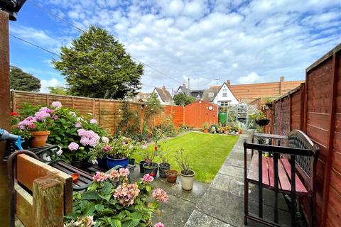 3 bedroom end of terrace house for sale, Carrington Avenue, Hornsea