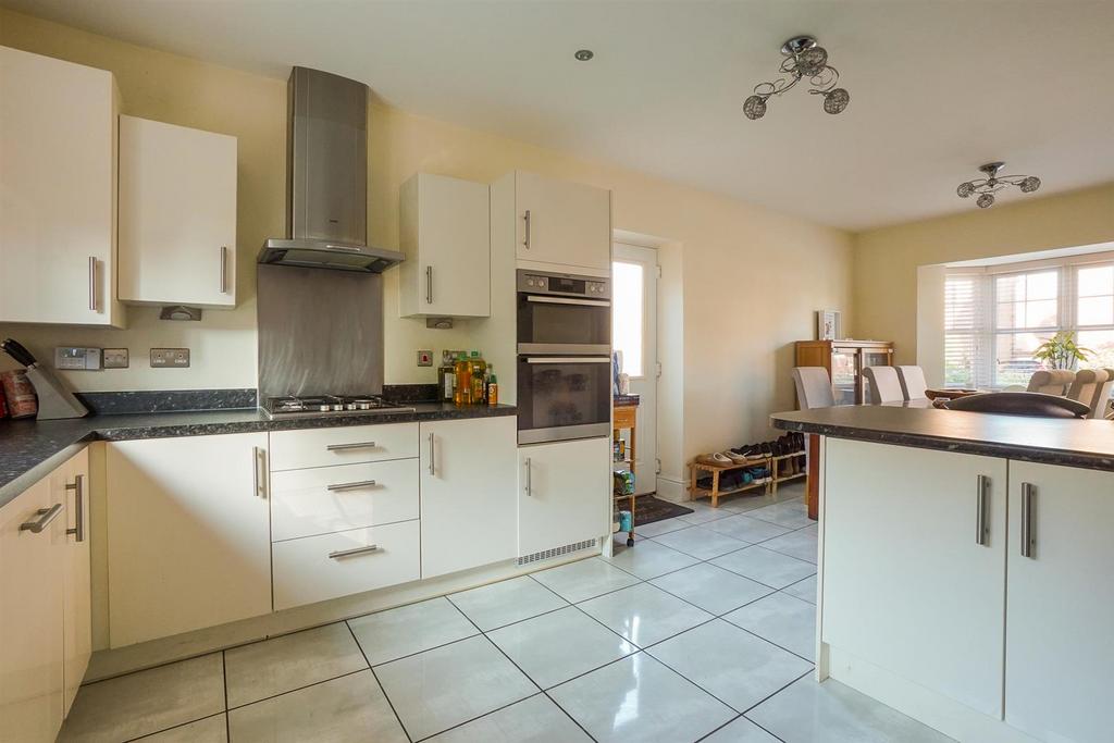 Chatham Road, Meon Vale, StratforduponAvon 4 bed detached house for