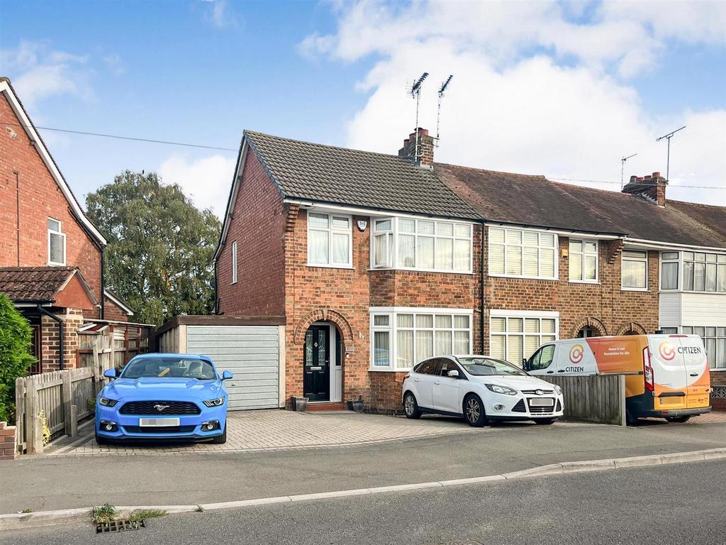 The Chesils, Cheylesmore, Coventry, CV3 5BJ 3 bed end of terrace house to rent £1,250 pcm (£