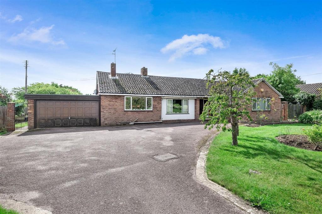 Mill Lane, Cleeve Prior, Evesham 4 bed detached bungalow for sale £