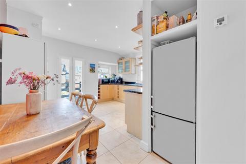 3 bedroom flat for sale - Astonville Street, London