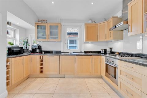 3 bedroom flat for sale - Astonville Street, London