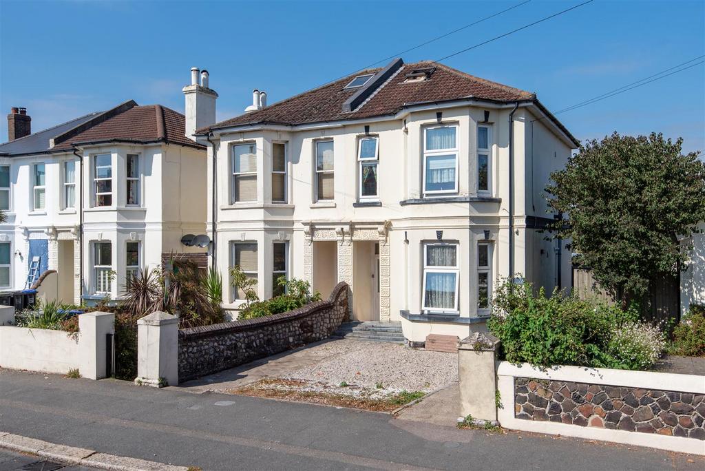 Lyndhurst Road, Worthing 1 bed apartment £220,000