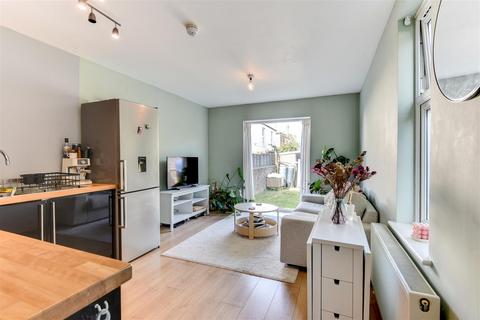117a Lyndhurst Road, Worthing, BN11 2DE