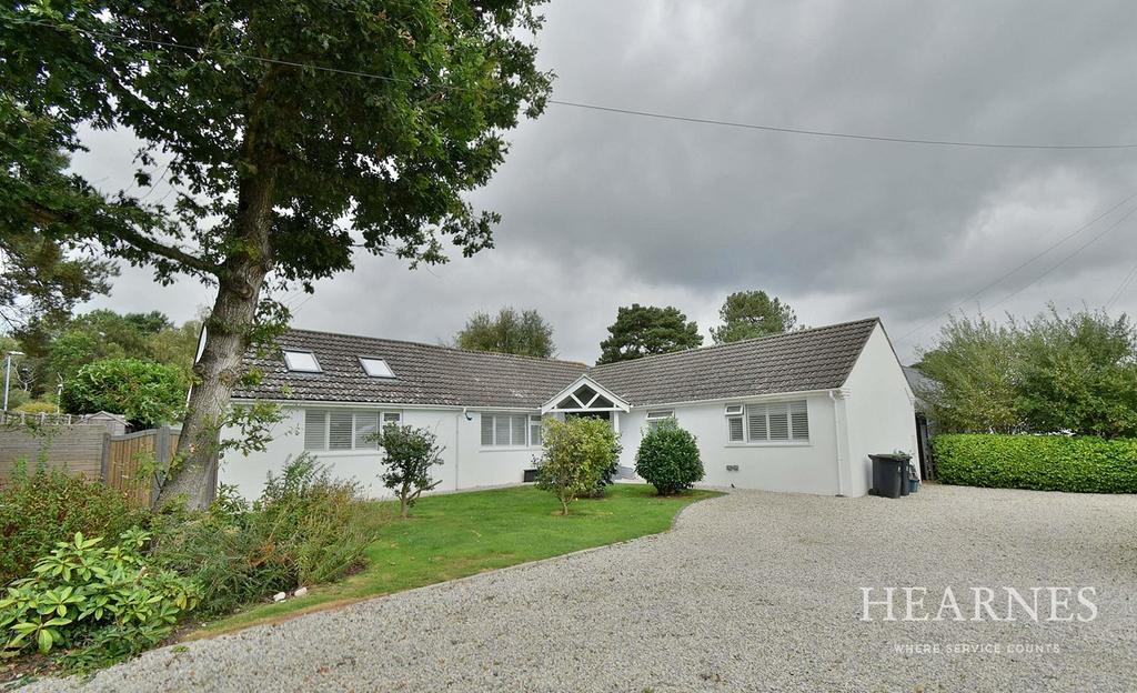Longacre Drive, Ferndown, BH22 3 bed detached bungalow for sale £700,000
