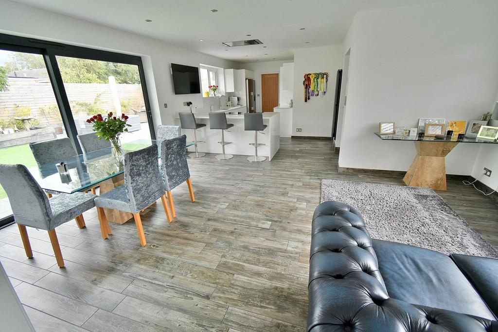 Longacre Drive, Ferndown, BH22 3 bed detached bungalow for sale £700,000