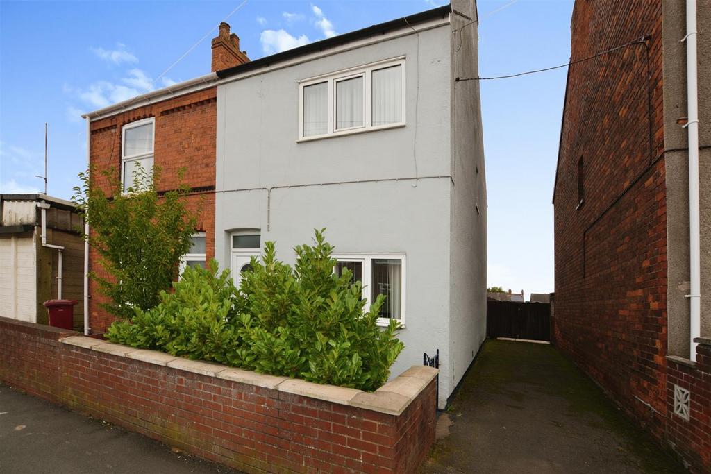 Oxford Street, Scunthorpe 2 bed semidetached house for sale £125,000