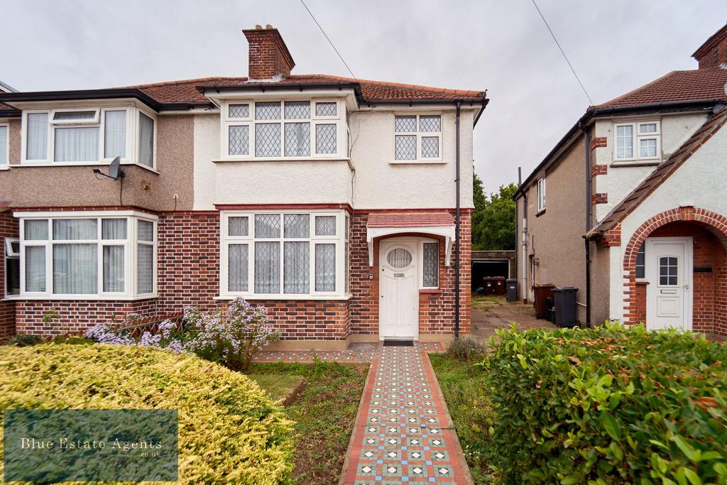 Devon Waye Hounslow Tw5 3 Bed Semi Detached House For Sale £575 000