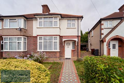 25 Devon Waye, Hounslow, TW5 0NE