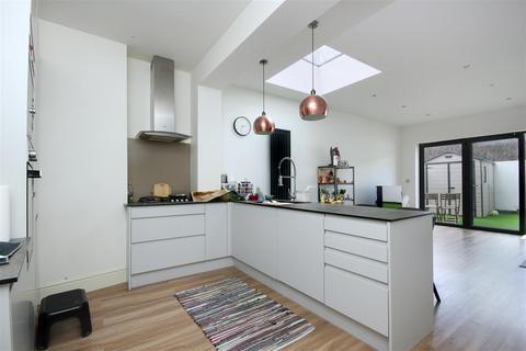 24 Felix Road, London, W13 0NT