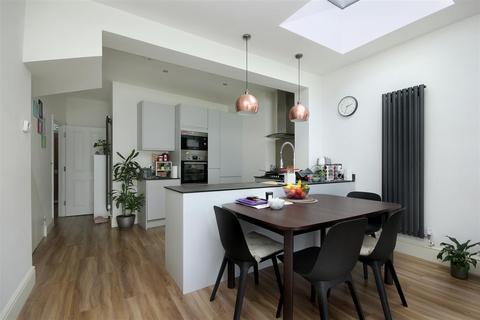 24 Felix Road, London, W13 0NT