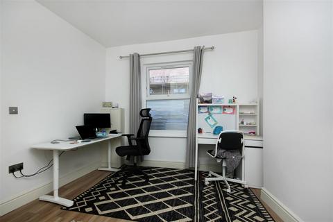 24 Felix Road, London, W13 0NT