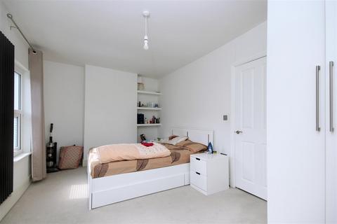 24 Felix Road, London, W13 0NT