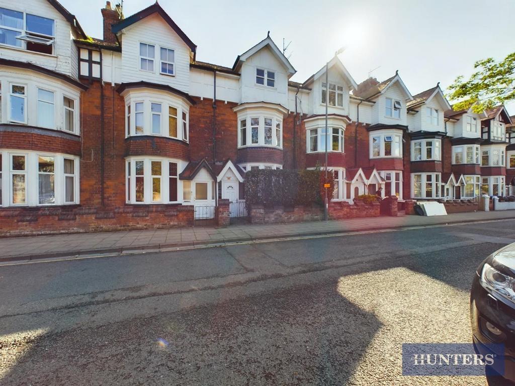 West Avenue, Filey 6 bed terraced house for sale £265,000