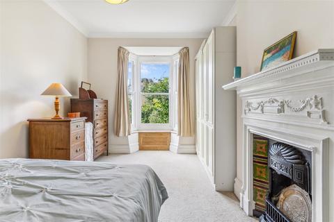 27 Silver Crescent, London, W4 5SF