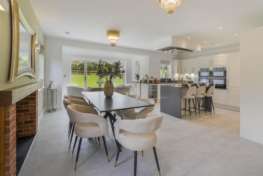 Burham Court Road, Burham, ME1 3ZS 5 bed detached house for sale £