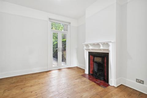 82 Silver Crescent, London, W4 5SE