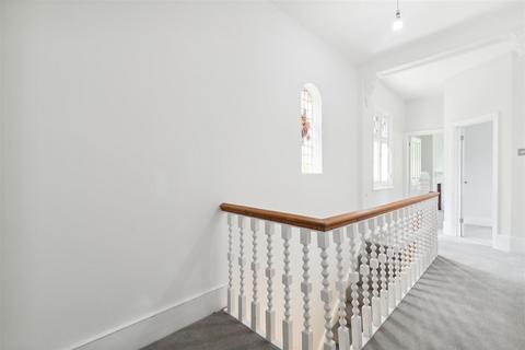 82 Silver Crescent, London, W4 5SE