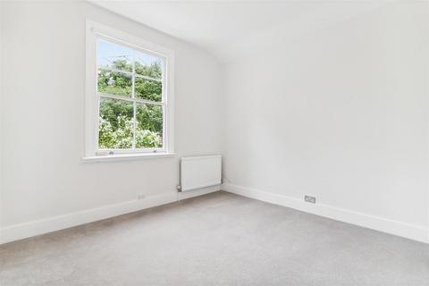 82 Silver Crescent, London, W4 5SE