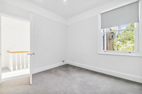 82 Silver Crescent, London, W4 5SE