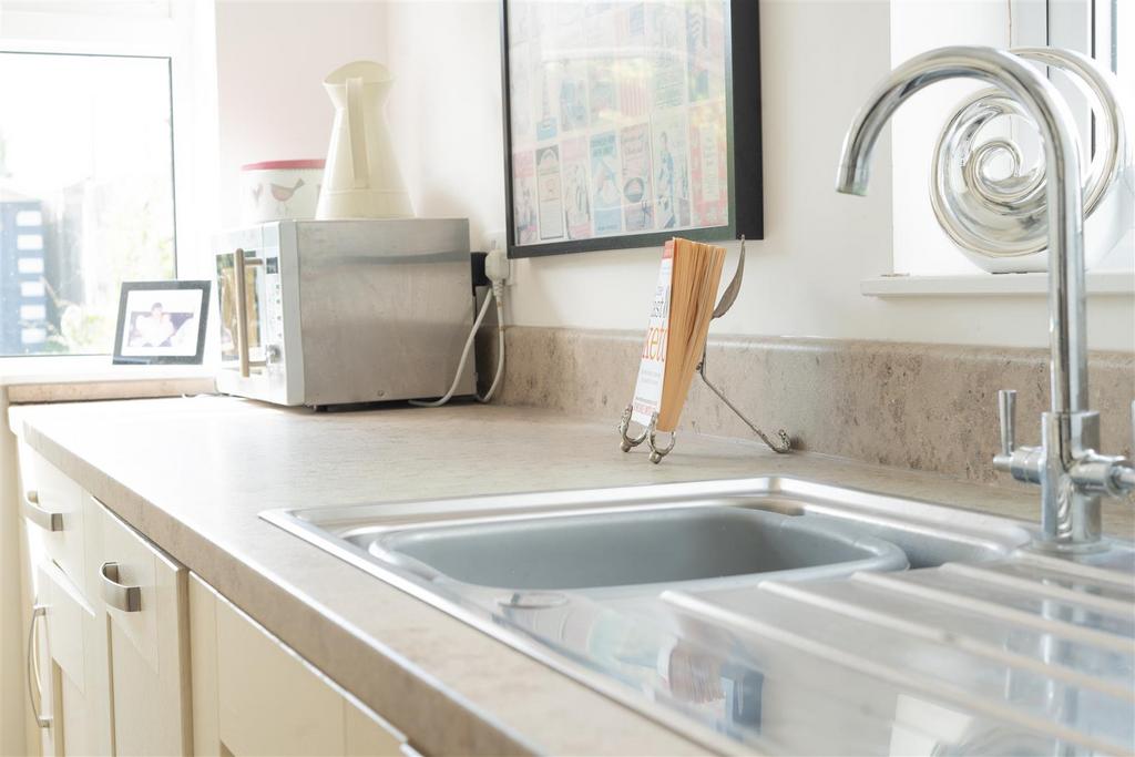 011 - Kitchen 3.jpg