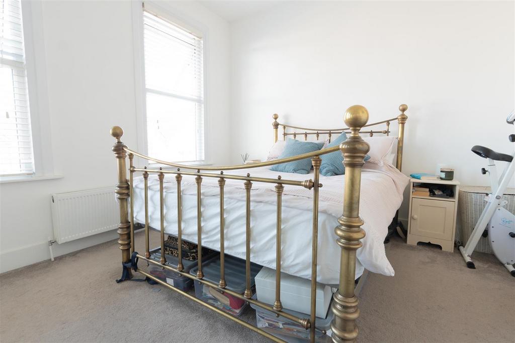013 - Master Bedroom 1.jpg
