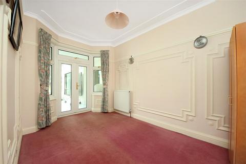 50 Creswick Road, London, W3 9HF